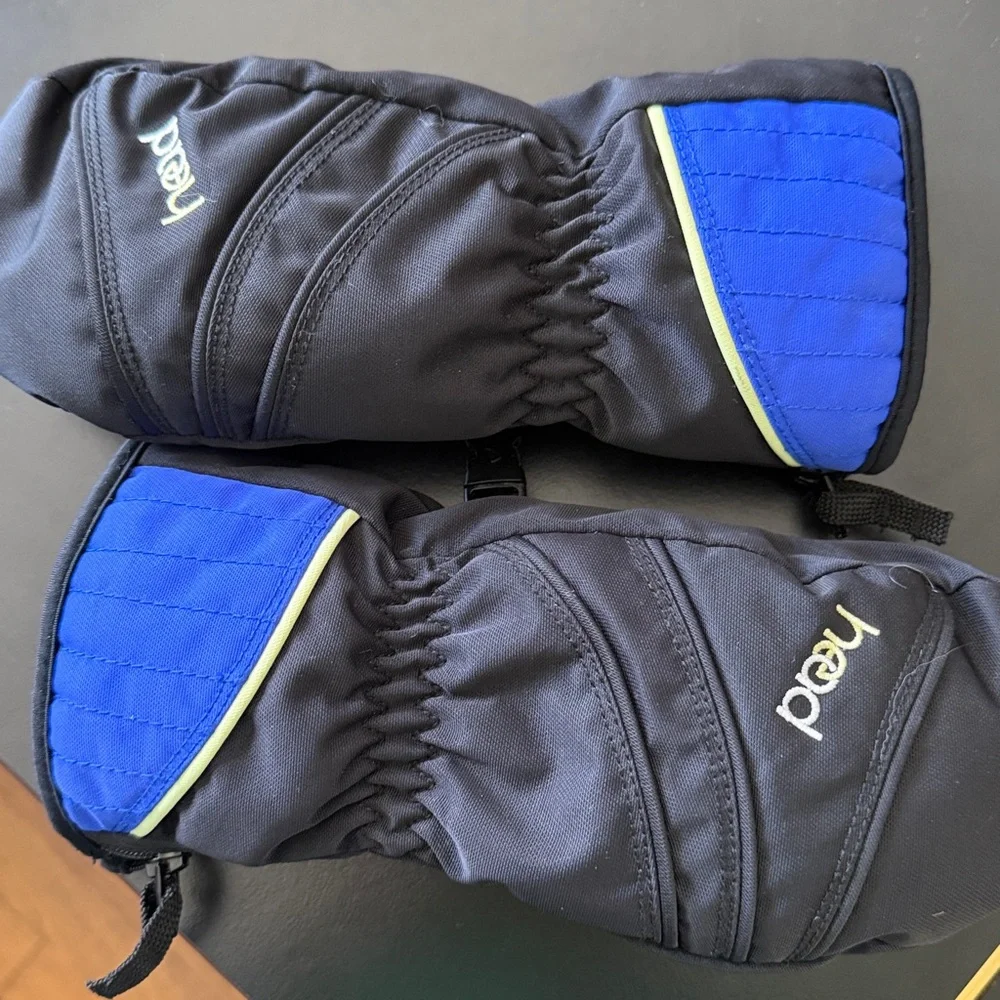 Mittens, size small